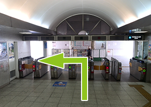 近鉄奈良線富雄駅東口改札を出て左折してください